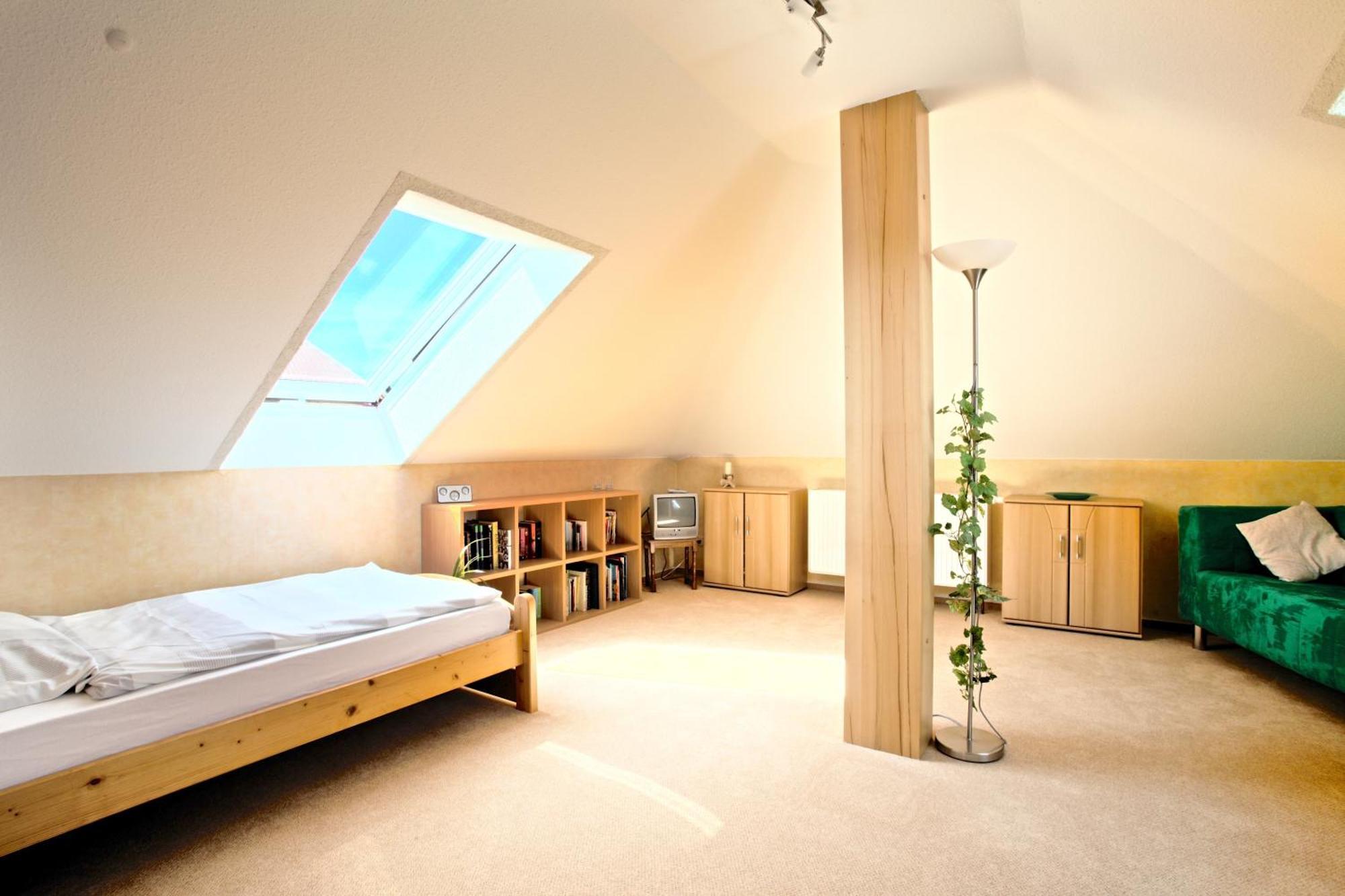 Private Rooms Near Exhibition Center Hannover Exterior foto