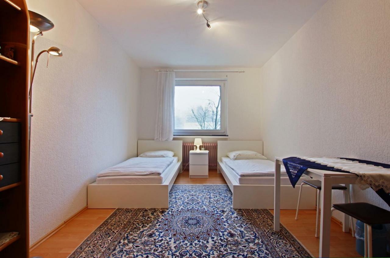 Private Rooms Near Exhibition Center Hannover Exterior foto