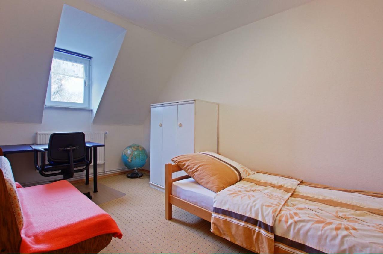 Private Rooms Near Exhibition Center Hannover Exterior foto