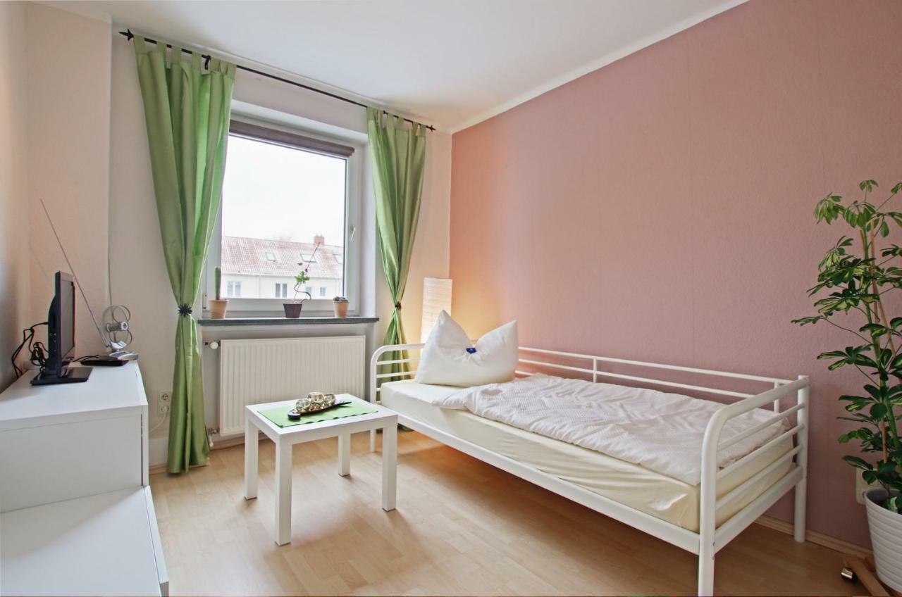 Private Rooms Near Exhibition Center Hannover Exterior foto